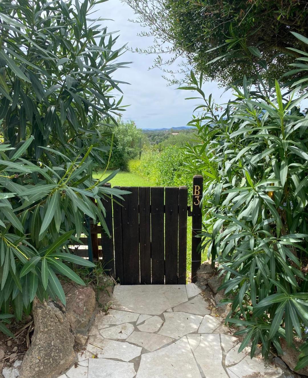 Residenza Costasmeraldina Porto Rotondo Bagian luar foto